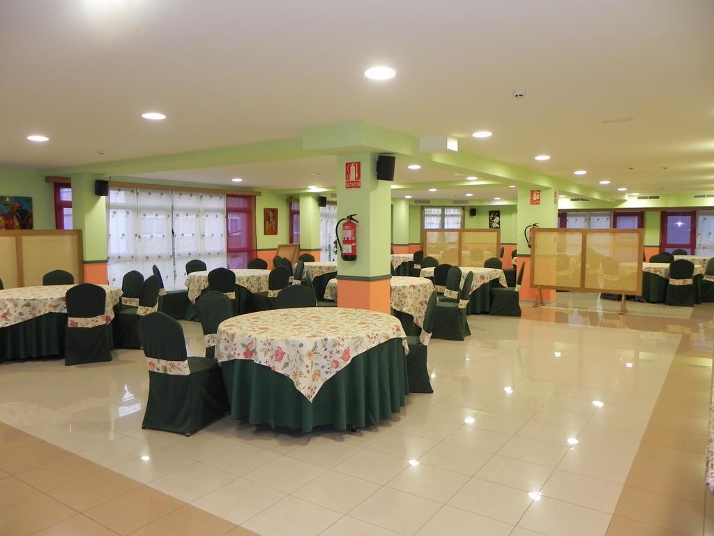 Hotel Restaurante Pizzeria Abc Laracha Exterior foto