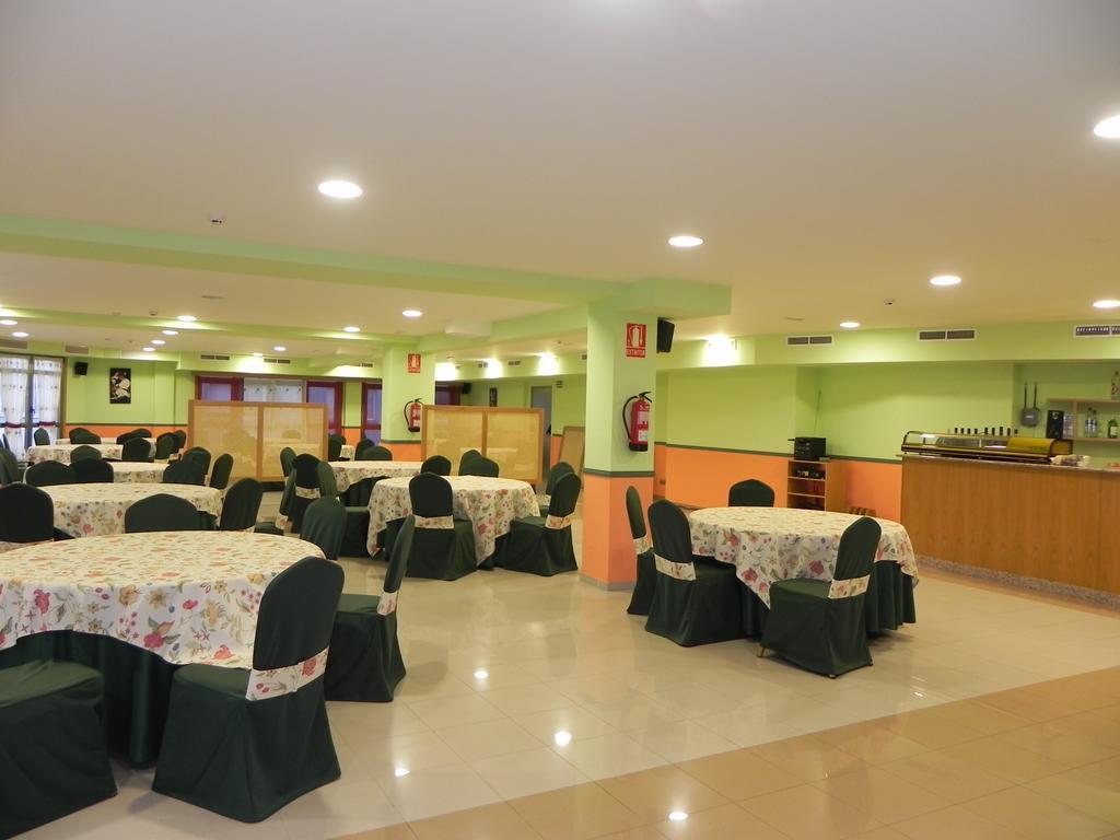 Hotel Restaurante Pizzeria Abc Laracha Exterior foto